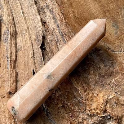 Edelsteen crème maansteen obelisk (1)