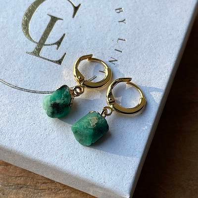 Geboortesteen oorbellen mei - smaragd - goud (4)